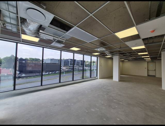 285M² OFFICE TO LET IN GLENADRIENNE